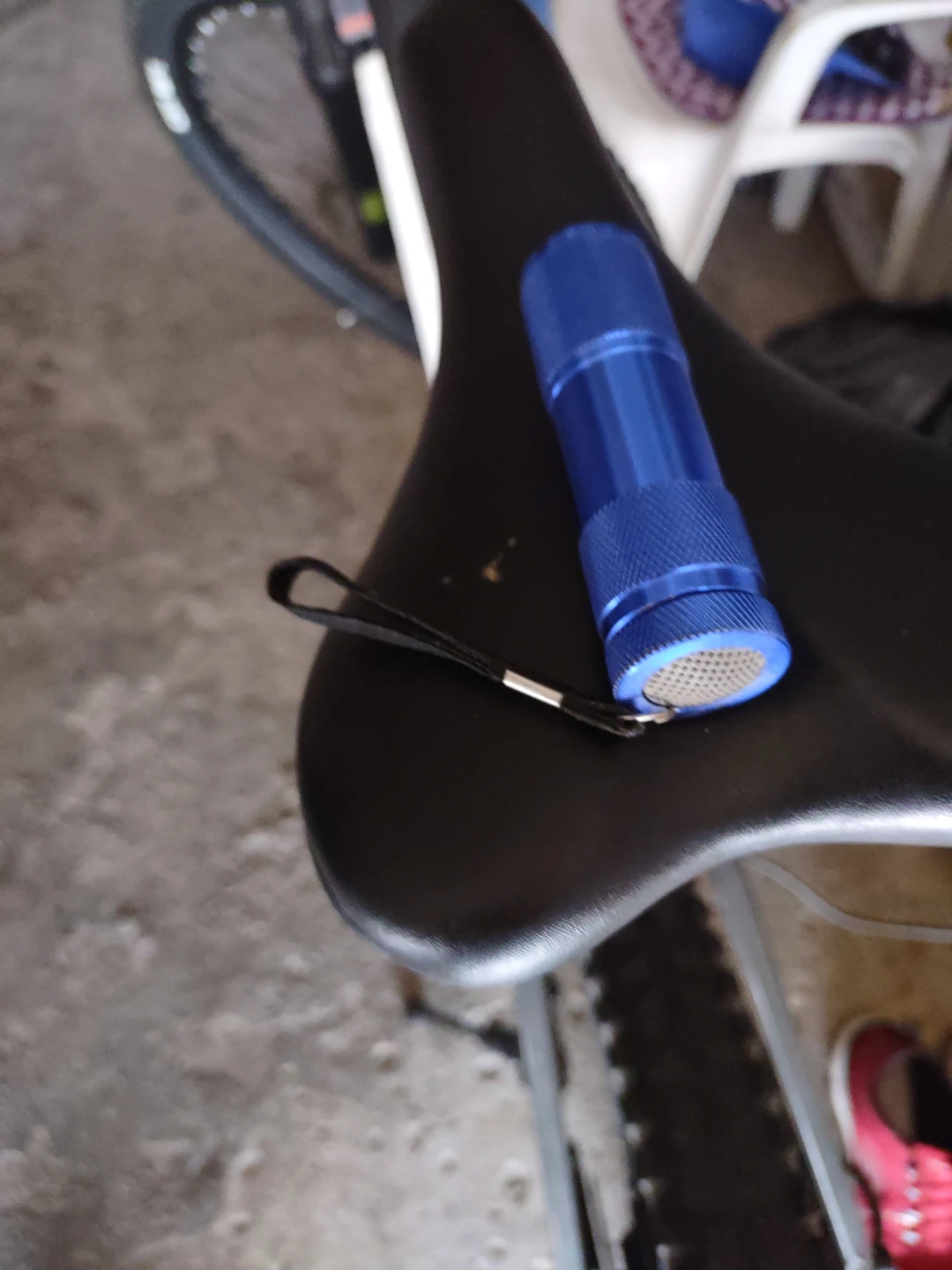 Blue Mini LED Flashlight - photo 2