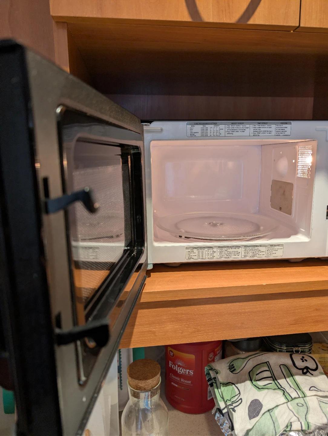 Insignia Microwave Oven - photo 4