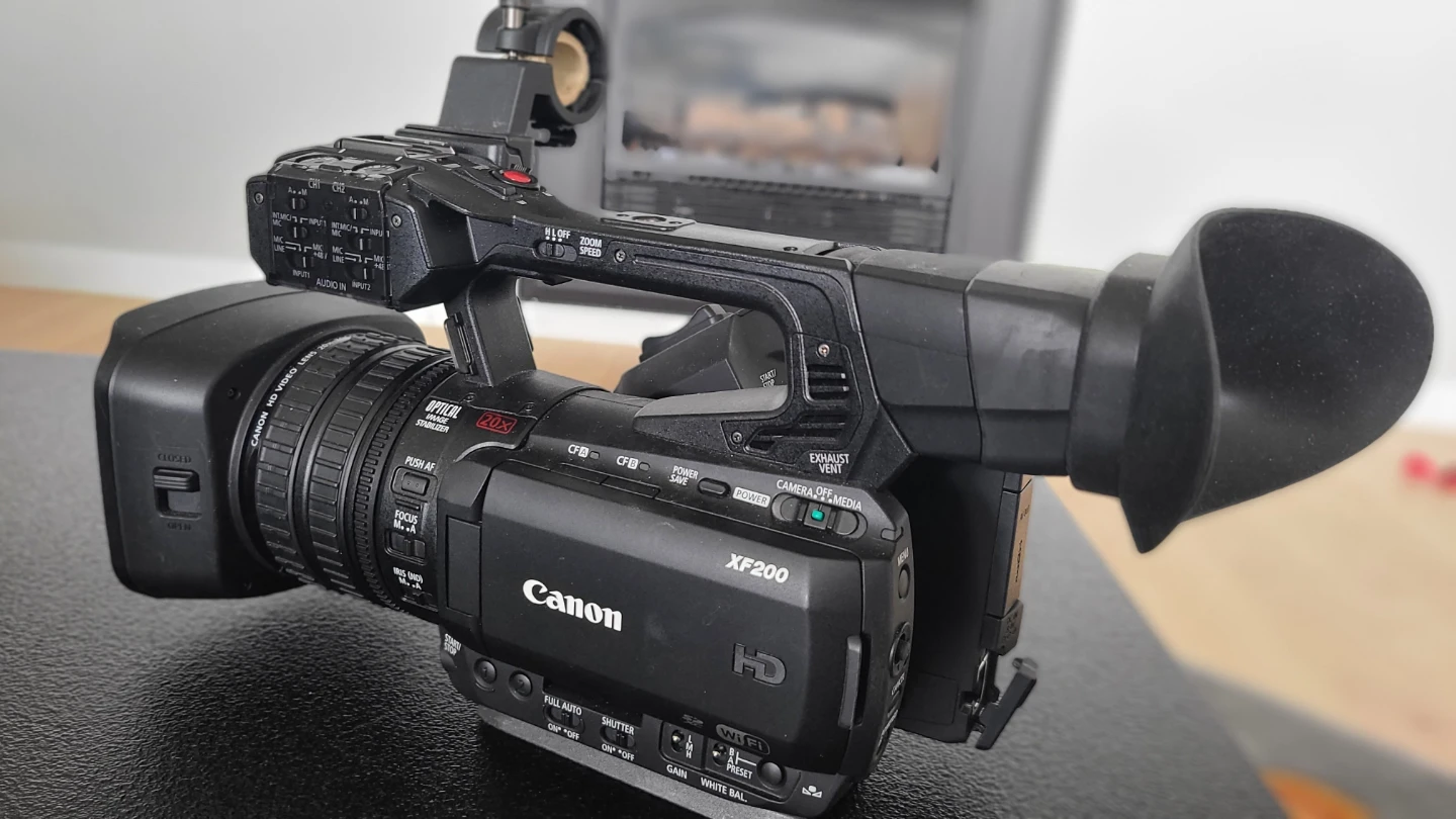 Canon XF200 HD Camcorder Bundle - photo 5