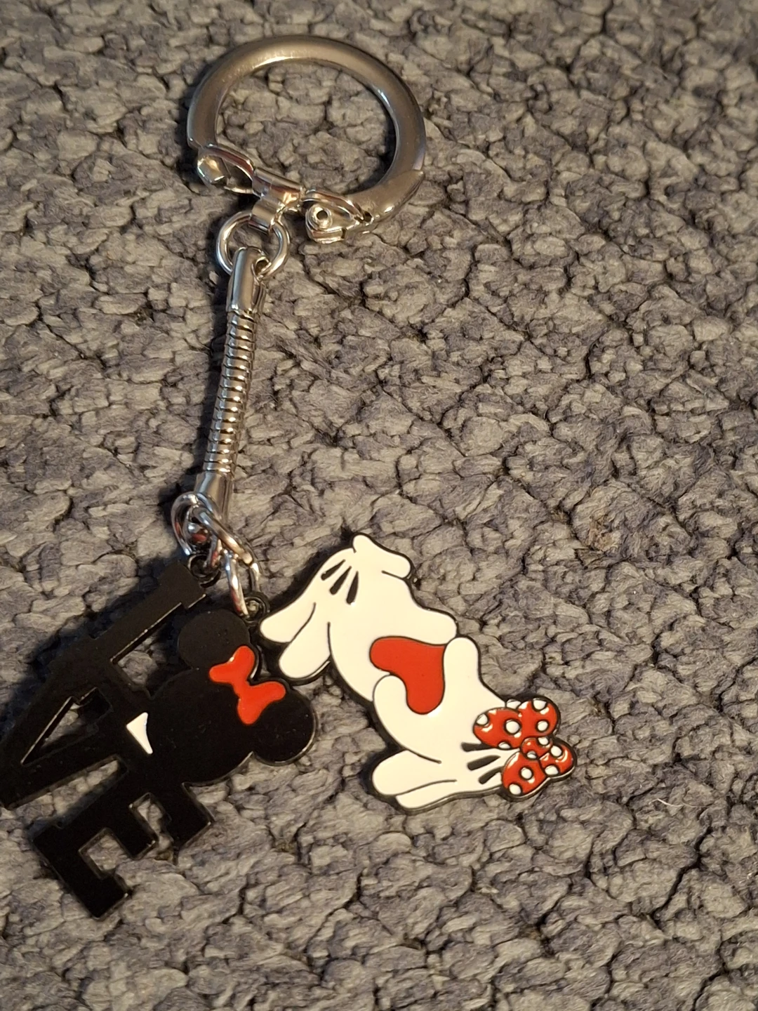 Disney Minnie Mouse "LOVE" Keychain - photo 3