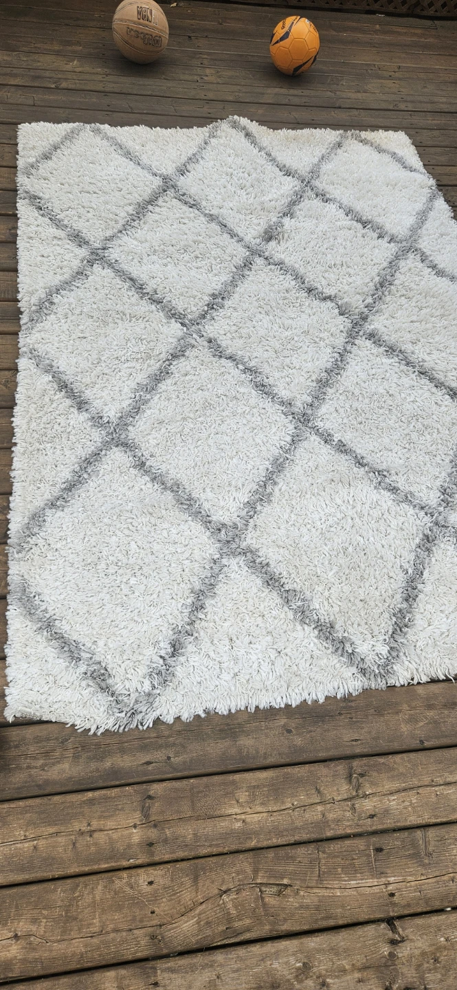 Carole Area Rug - White/Grey Diamond Pattern - photo 2