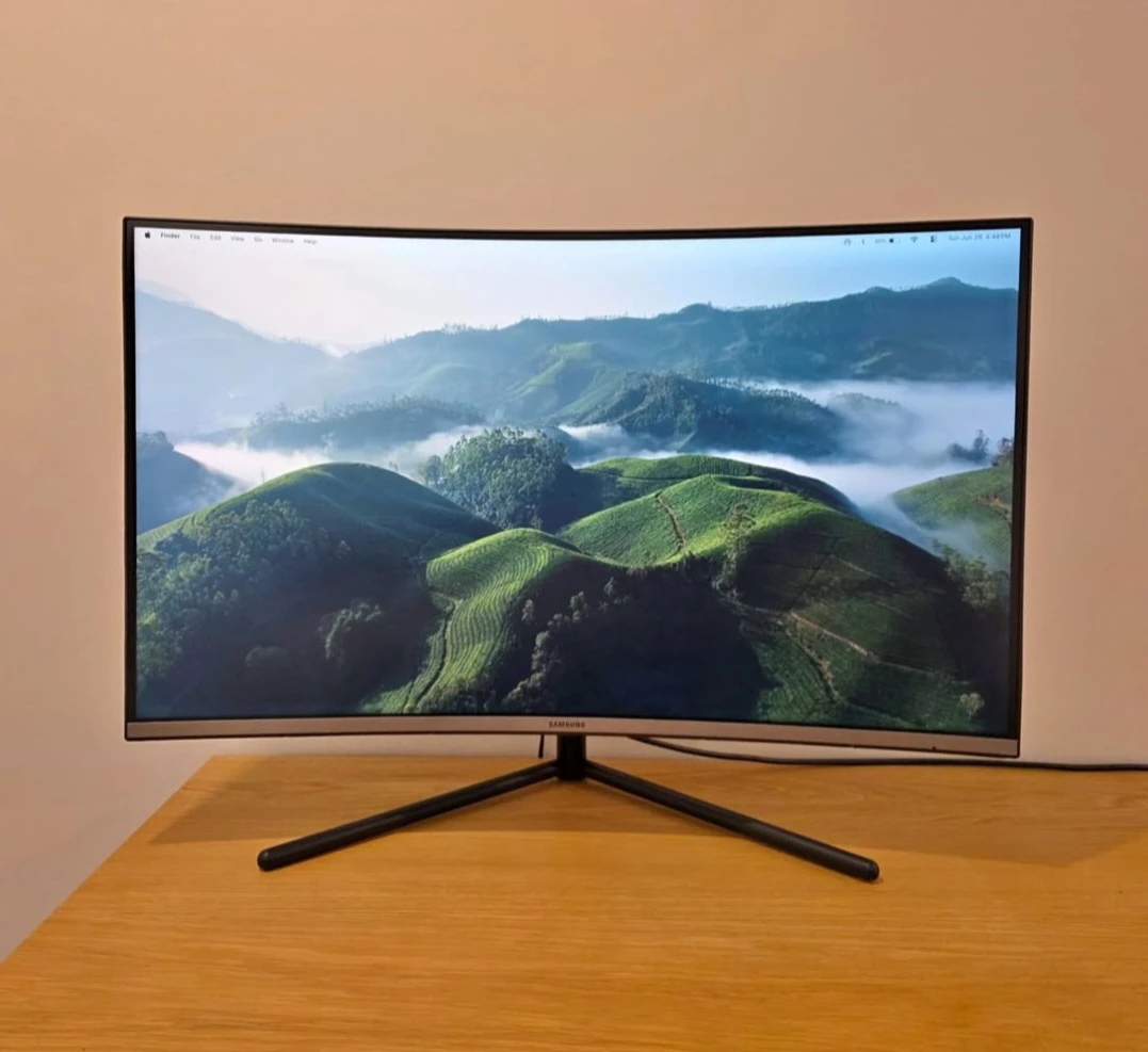 Samsung Curved 32" 4K monitor