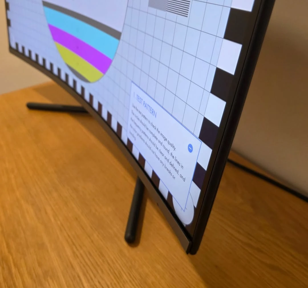 Samsung Curved 32" 4K monitor - photo 2