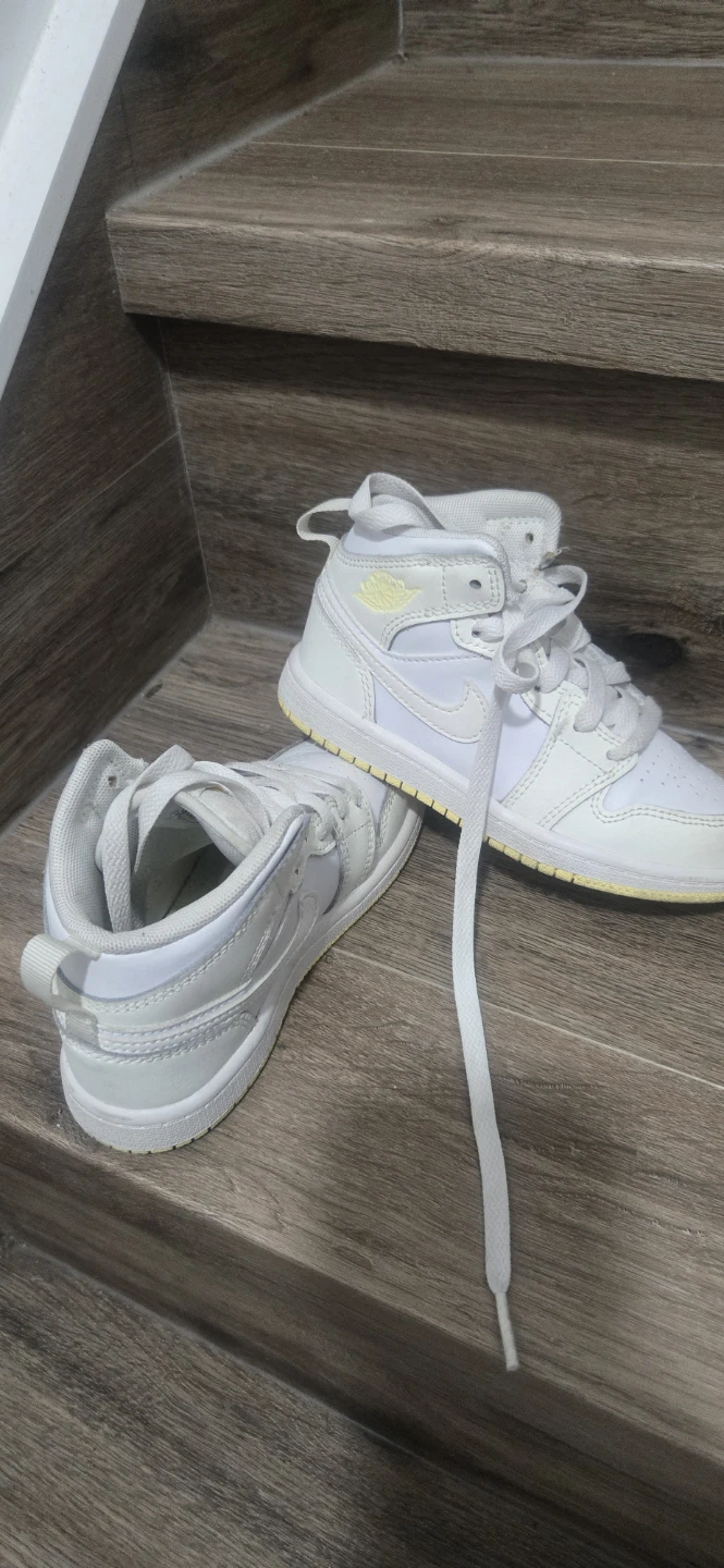 Jordan 1 Mid (Toddler) Sneakers - White