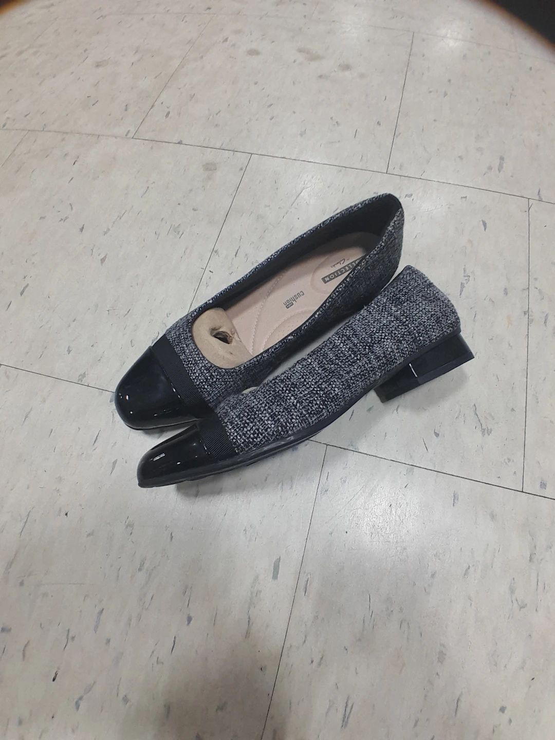 Clarks Women's Black Patent & Tweed Ballet Flats Size 8.5 - photo 4