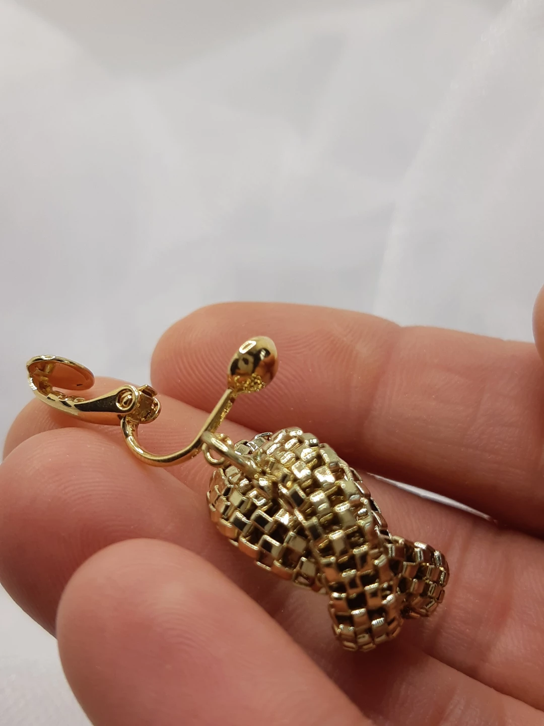 Gold Tone Clip on Vintage Snake chain style loop Earrings - photo 2