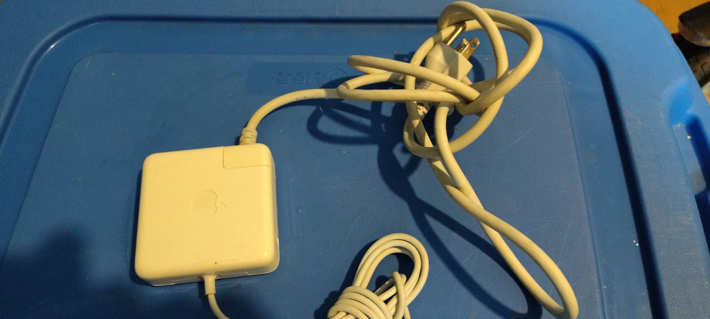 Apple MacBook MagSafe Power Adapter Charger