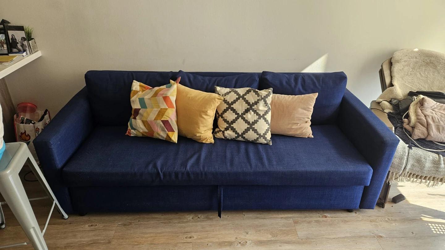 Set of 4 Decorative Throw Pillows – Excellent Condition