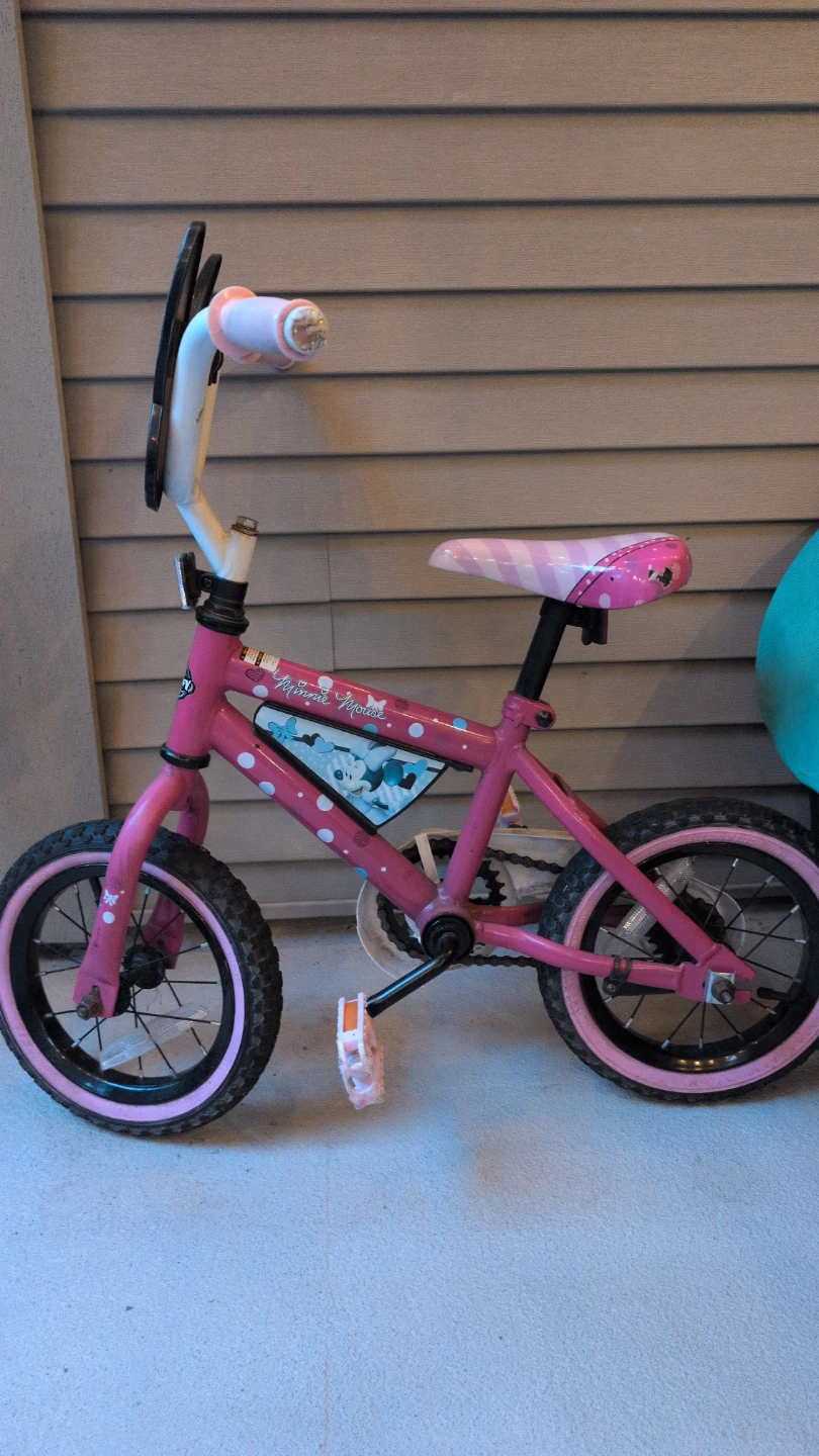 Pink Minnie Mouse Kids Bike - photo 3