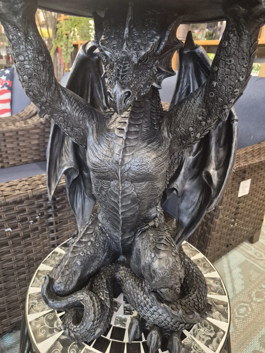 New unique resin Dragon Accent Table amazing details - photo 2