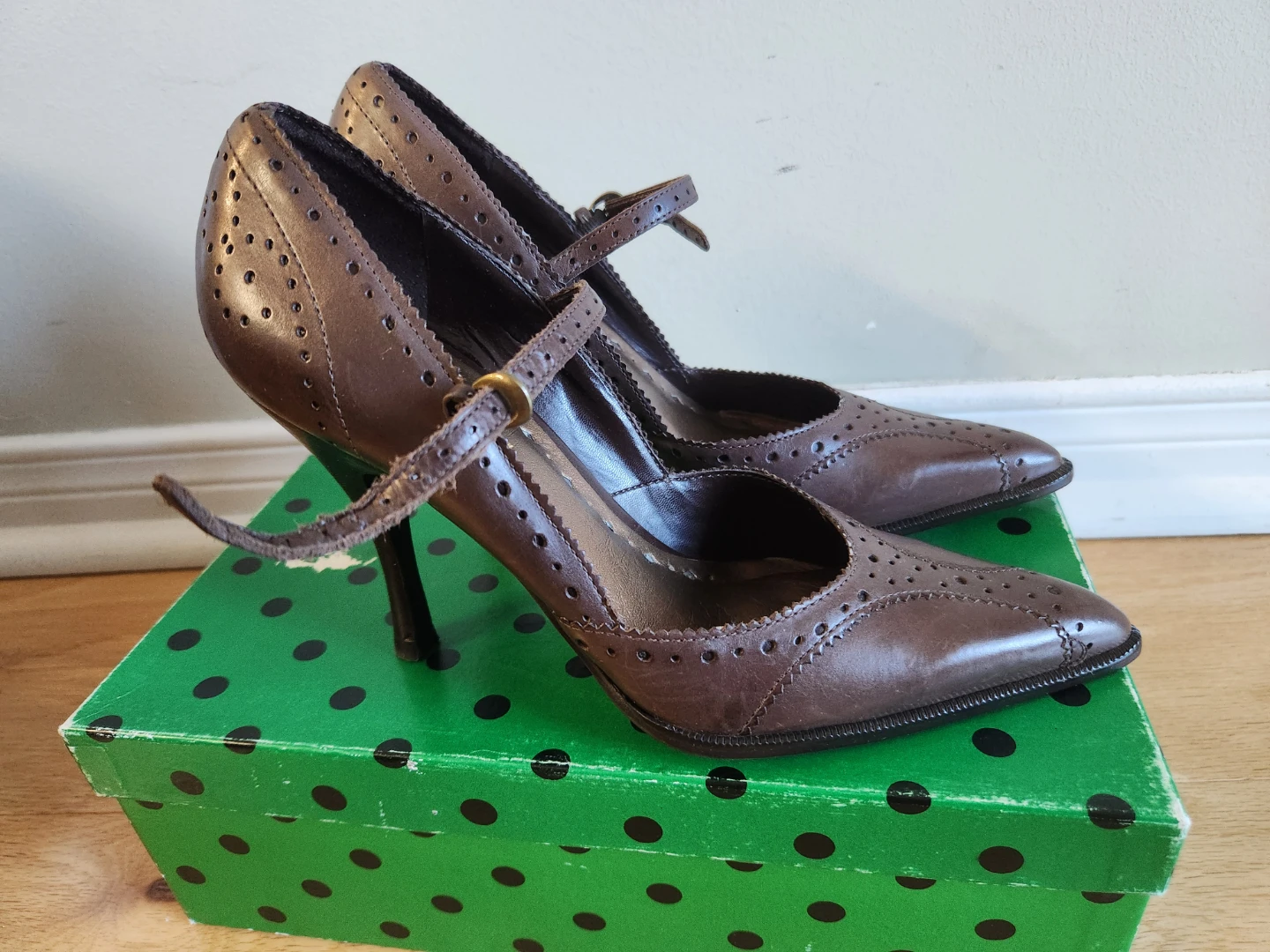 BCBGirls Brown Mary Jane Heels size 35 EU / 4.5 US