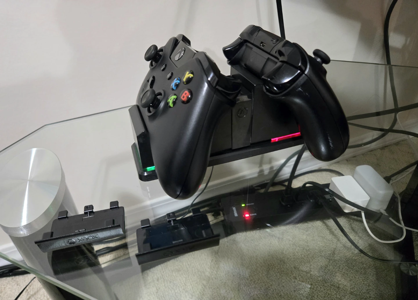 XBOX ONE 500GB + 2 CONTROLLERS + NBA2K22 + CHARGING DOCK - photo 5