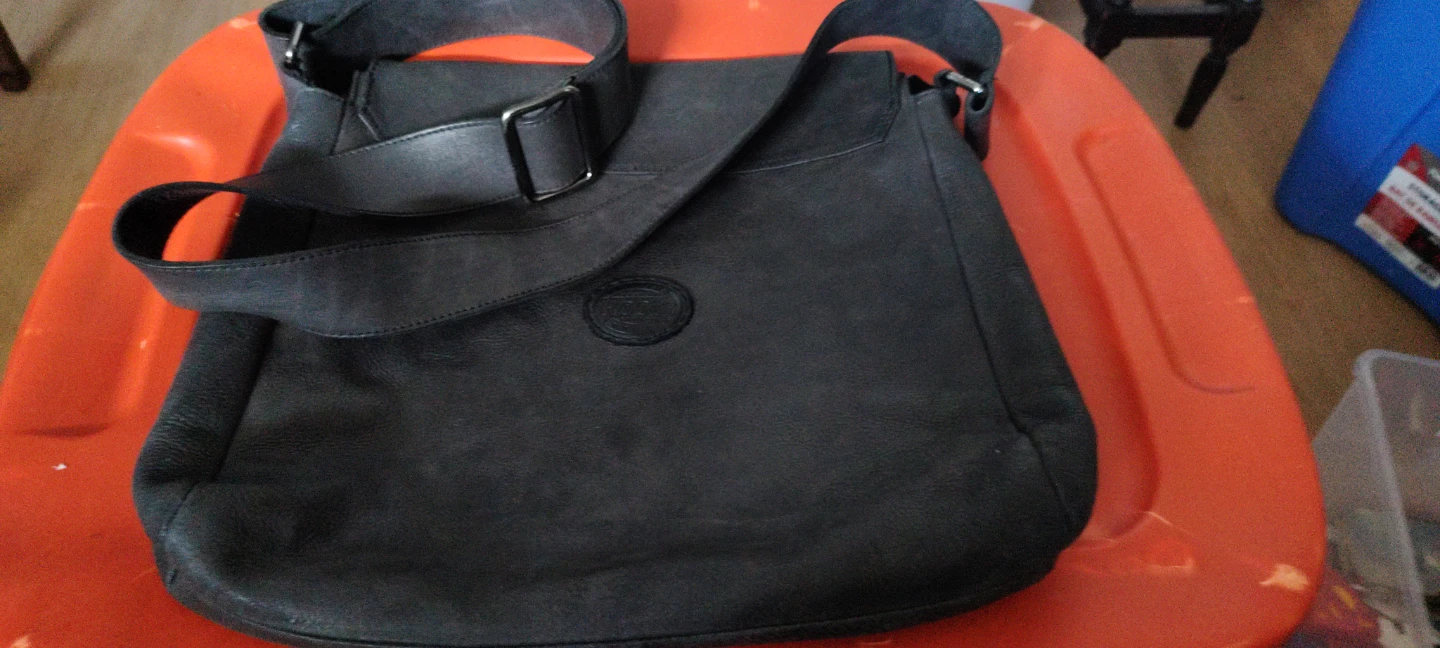 Roots Leather Messenger Bag - Black