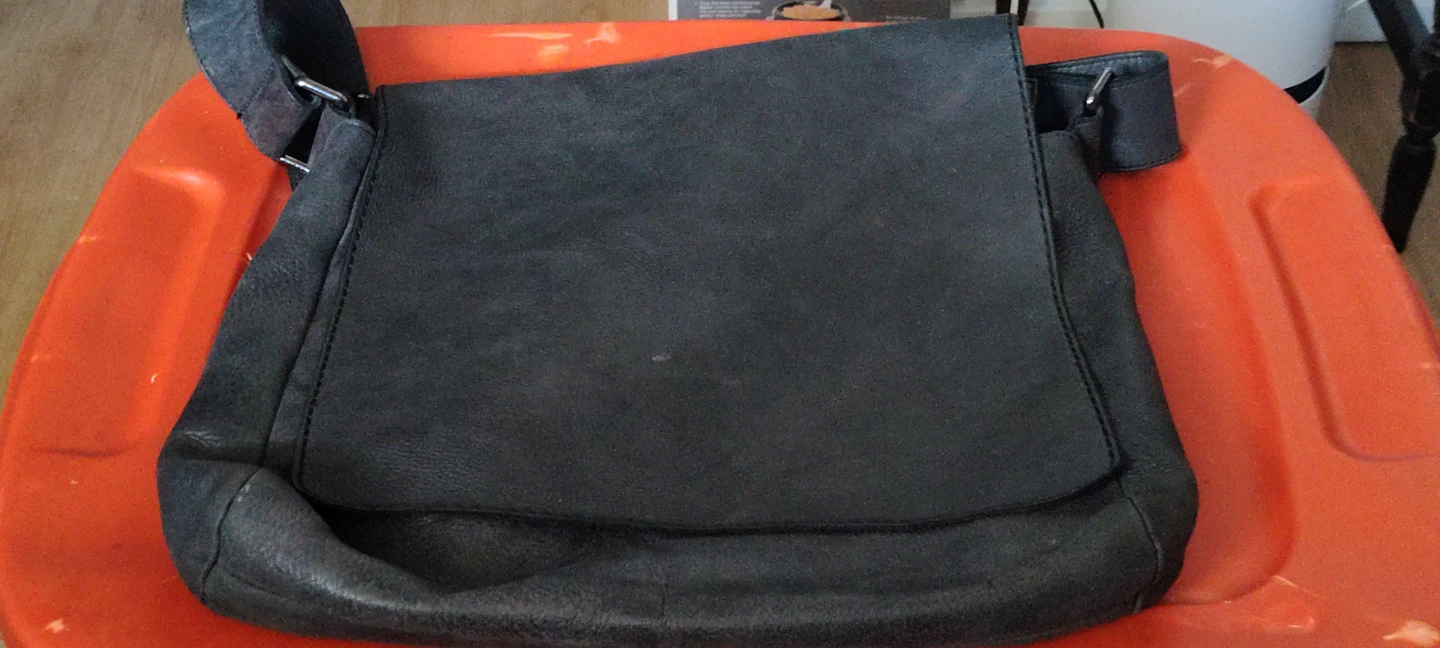 Roots Leather Messenger Bag - Black - photo 2