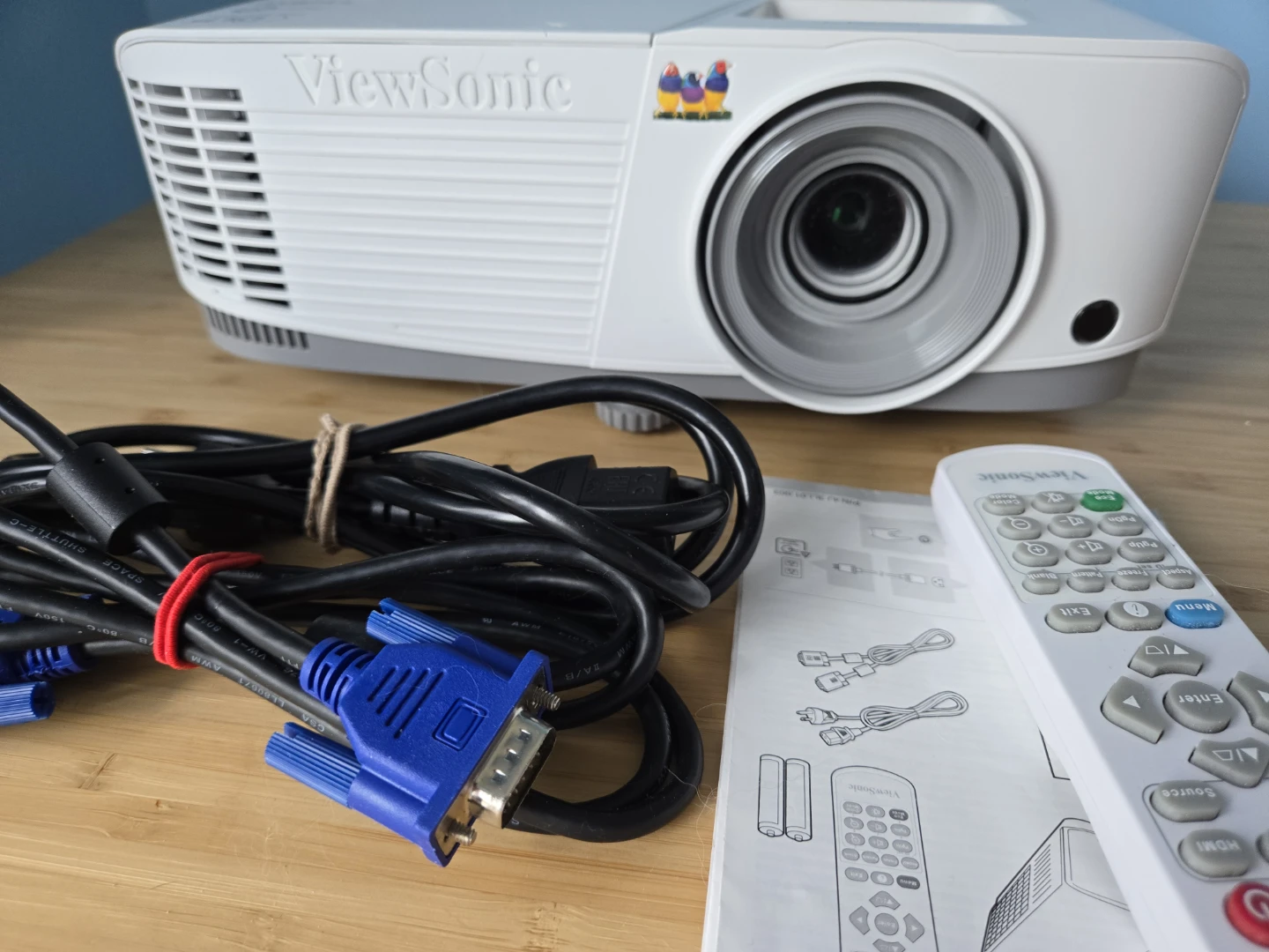 ViewSonic Projector with Remote and Cables