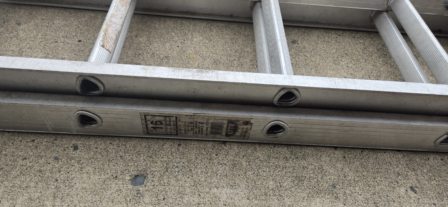 Aluminum Extension Ladder 16 feet - photo 2