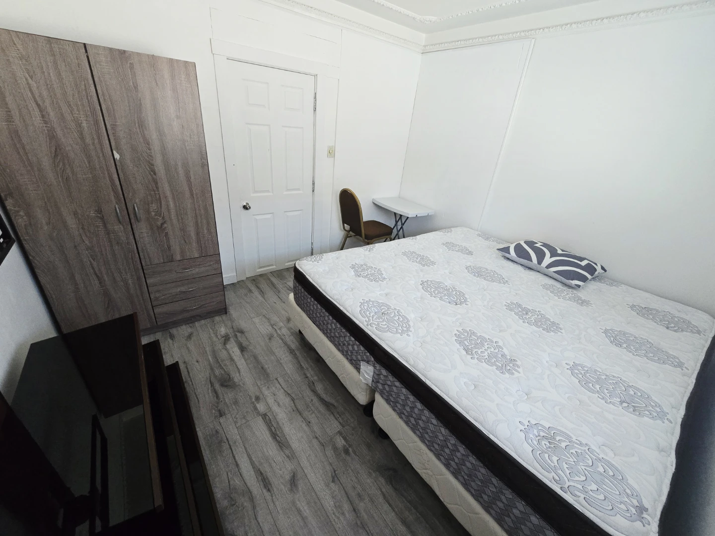 Private furnished room for rent - photo 2