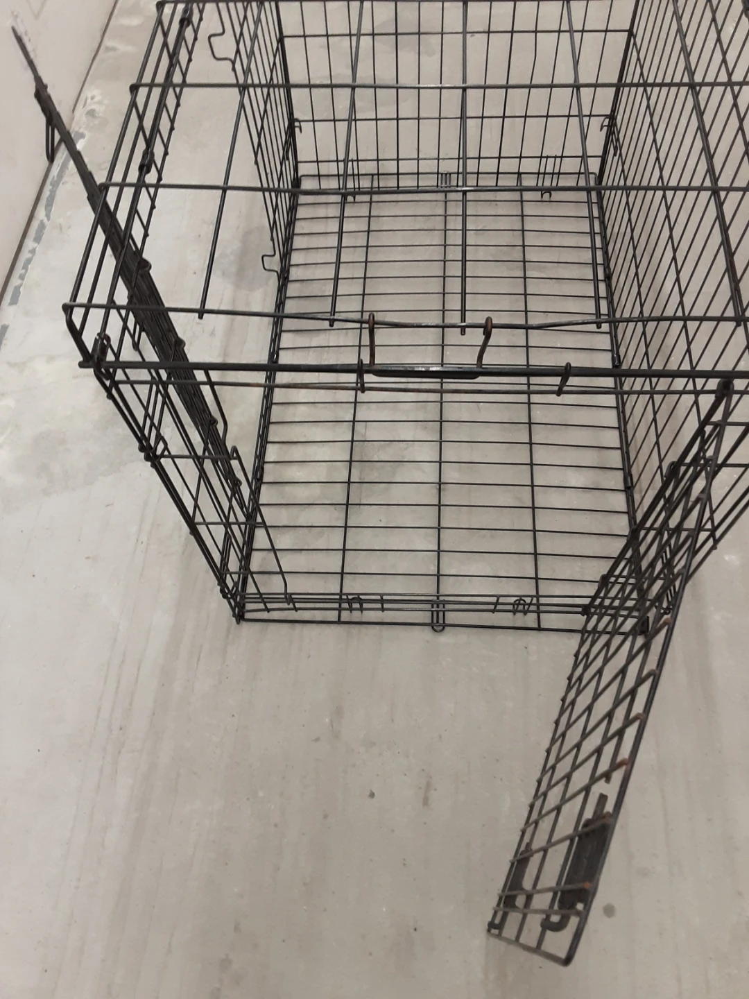 Wire Dog Crate 2 door 22x24x35 inch - photo 2