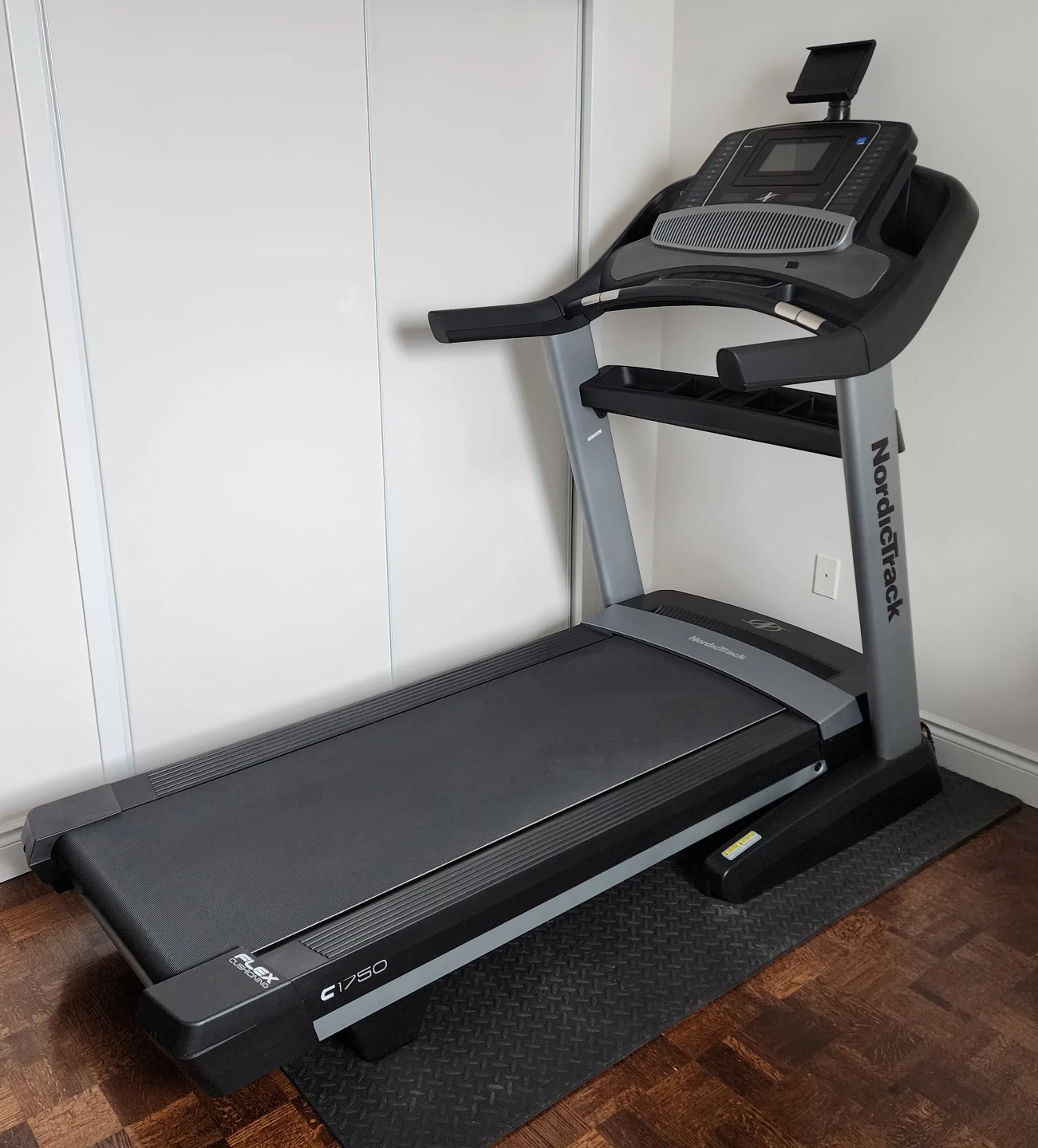 NordicTrack C/1750 Treadmill - photo 4