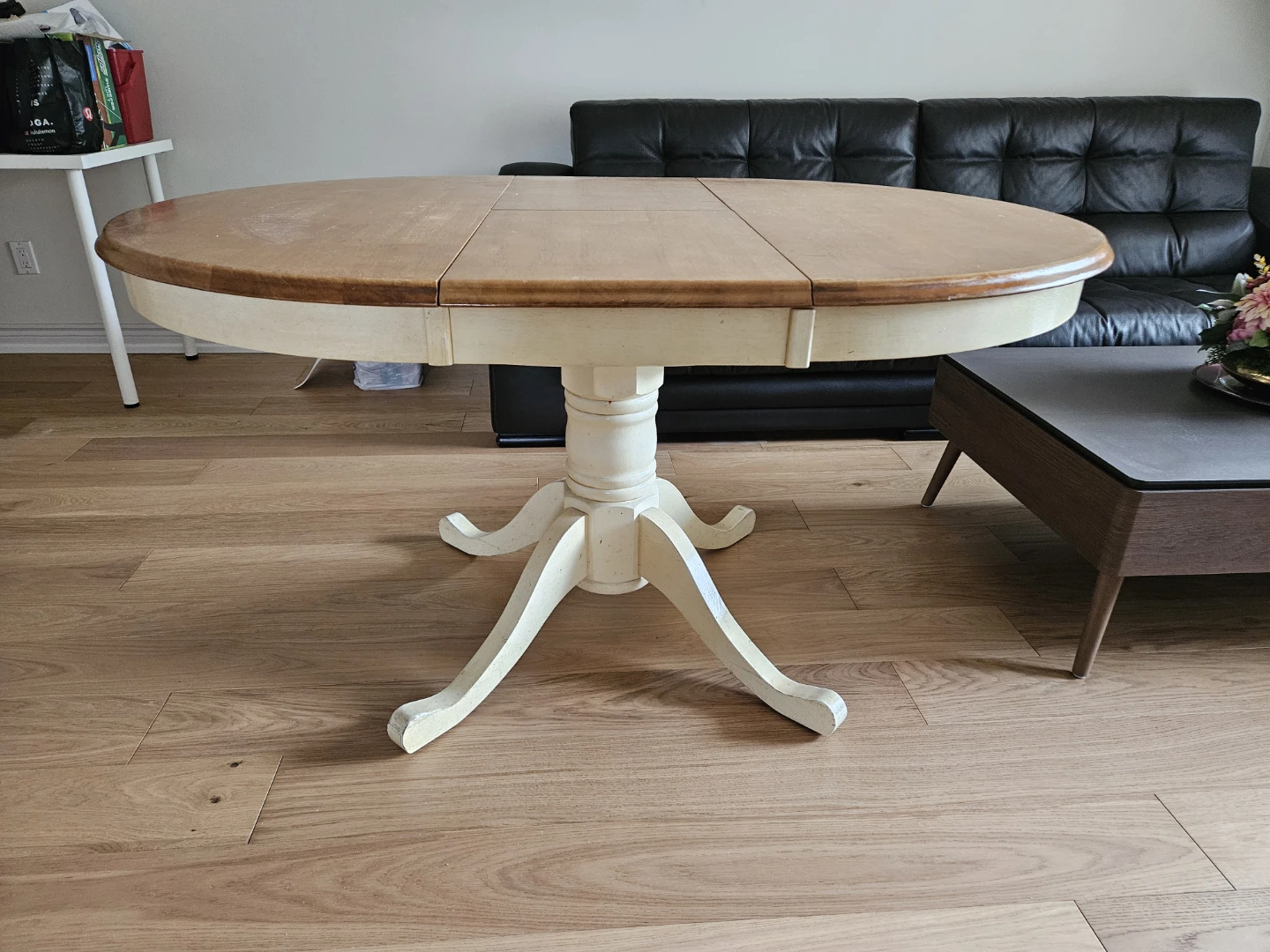 Oval Pedestal Dining Table