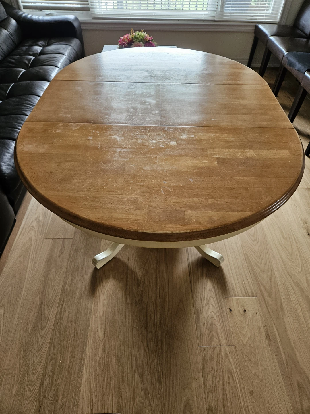 Oval Pedestal Dining Table - photo 2