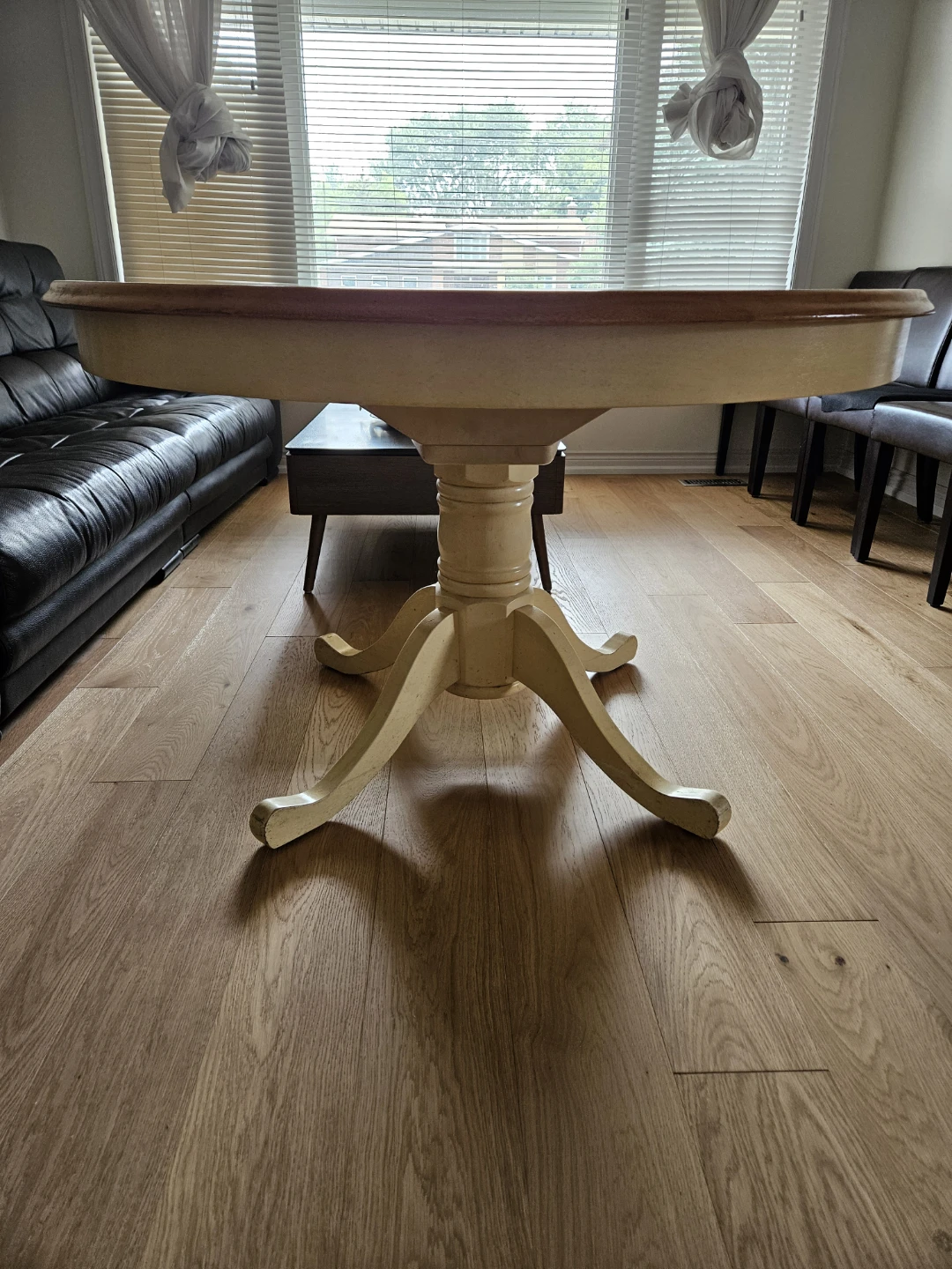 Oval Pedestal Dining Table - photo 4