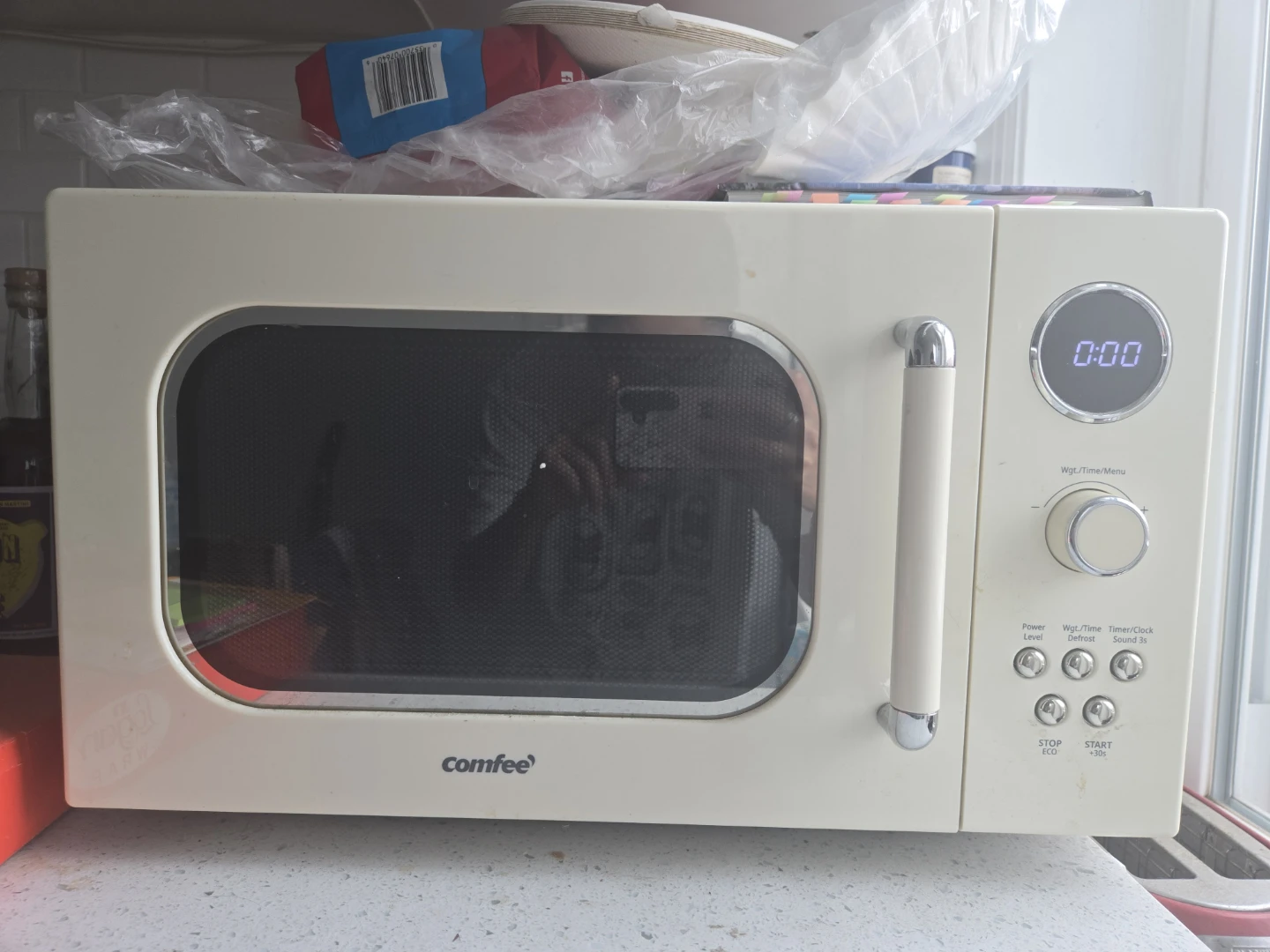 Comfee 0.9 Cu.ft Retro Microwave Oven - Apricot