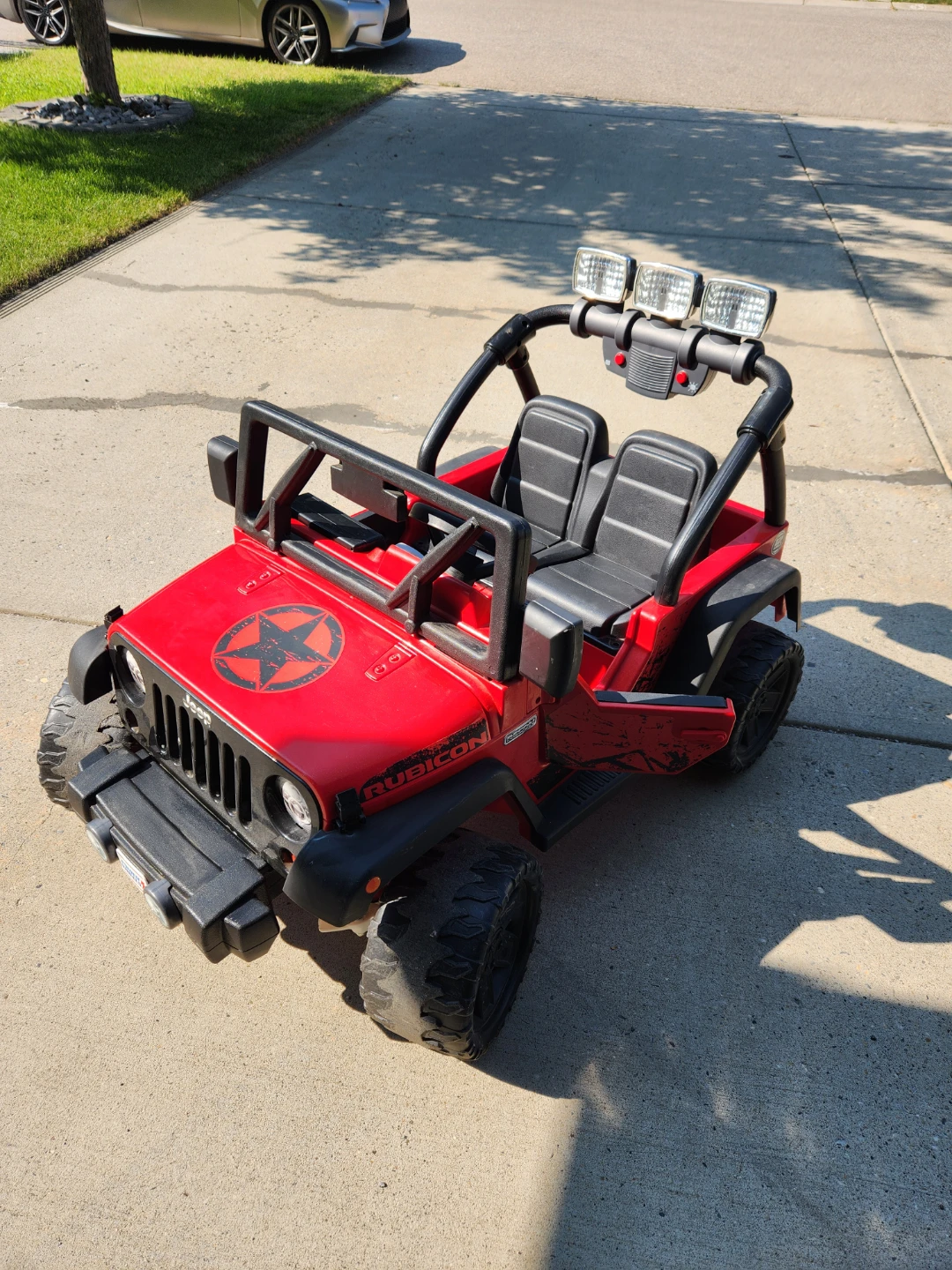 Power Wheels Jeep Wrangler Rubicon with Charger