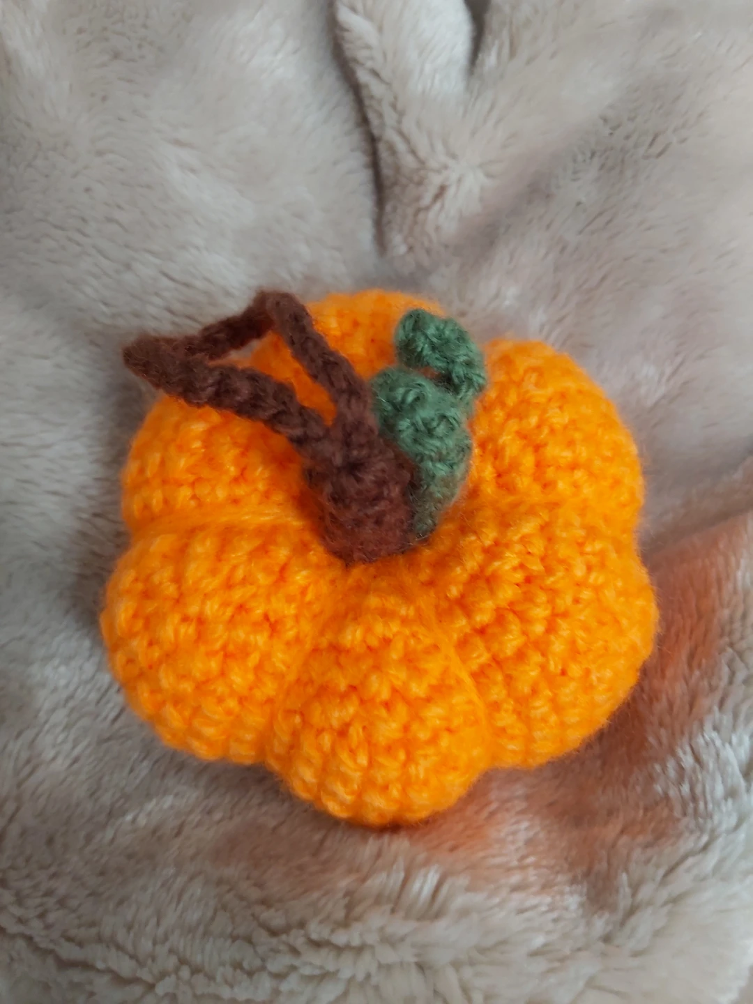 Handmade Crochet Pumpkin and Ghost Figurines - photo 2