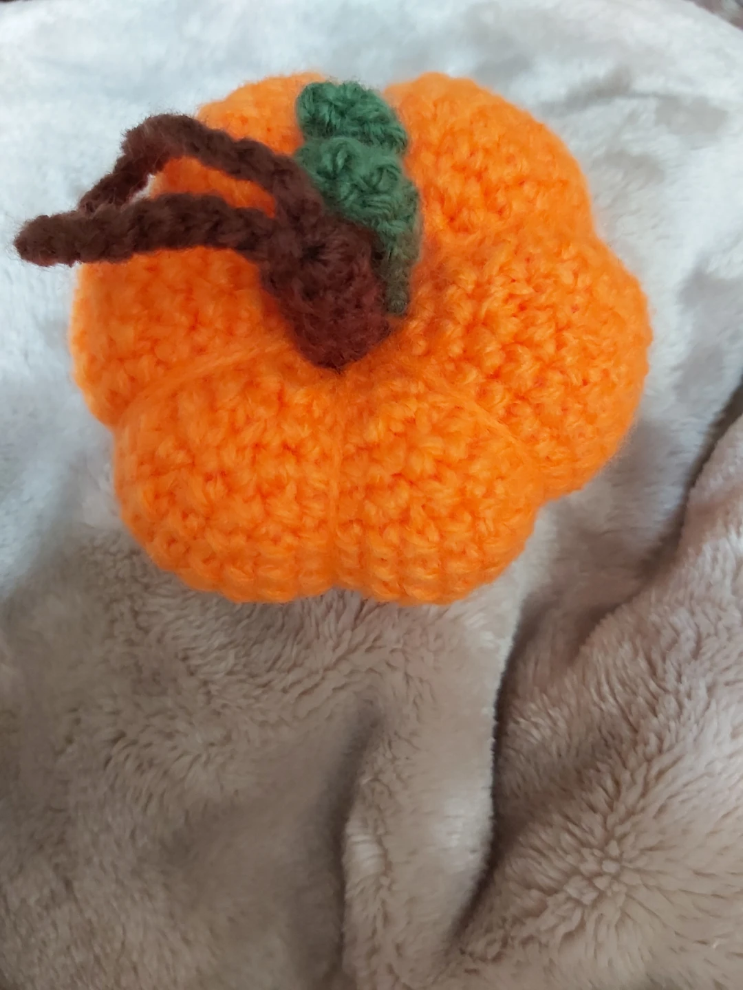 Handmade Crochet Pumpkin and Ghost Figurines - photo 5