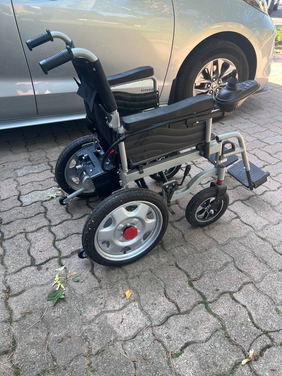Electric Wheelchair - photo 2
