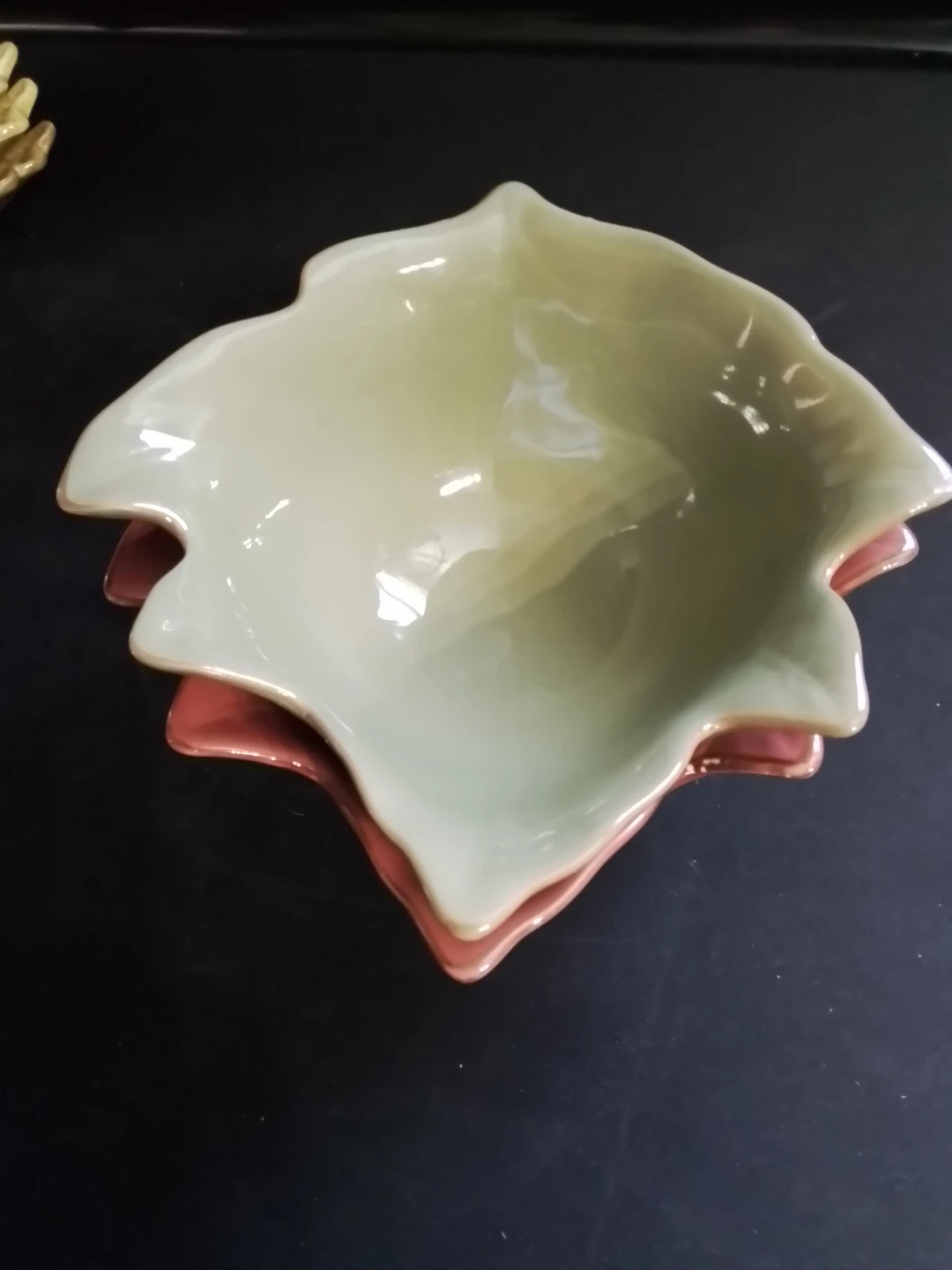 Set of 2 Leaf-Shaped Ceramic Bowls - photo 2
