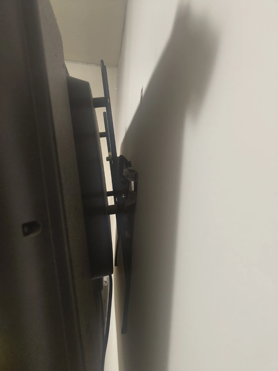 Roku TV with Wall Mount Bracket - photo 4