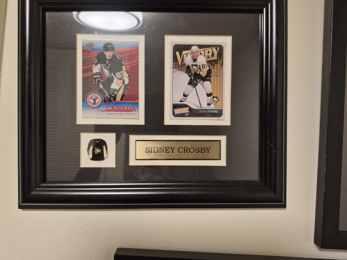 Sidney Crosby Framed Hockey Memorabilia Display - photo 2