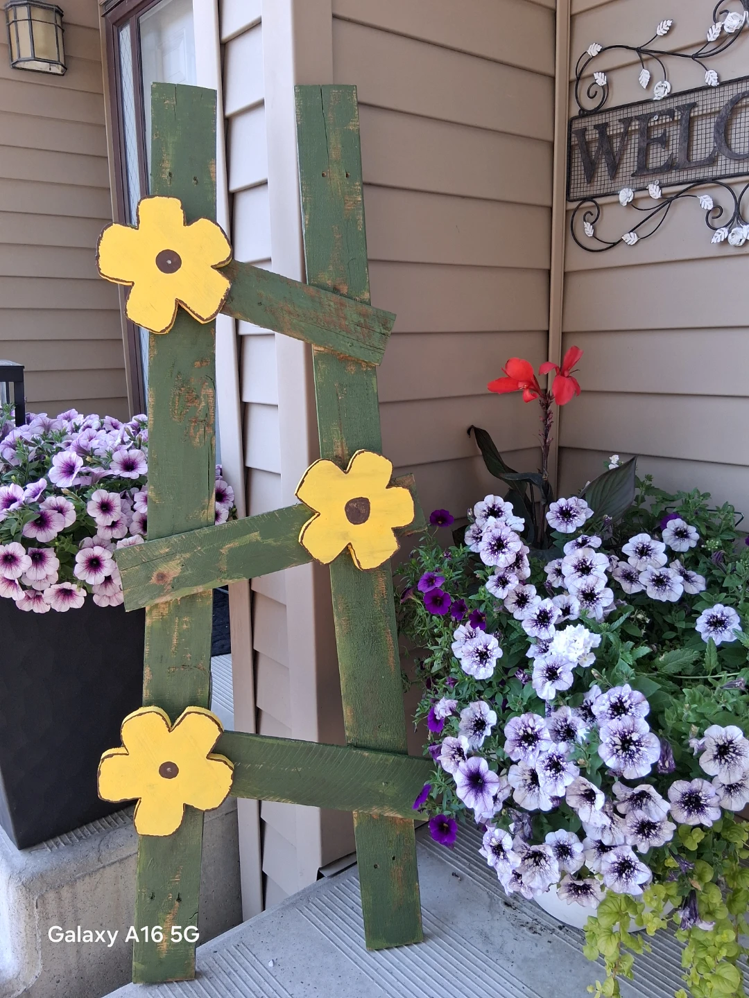 Decorative Wooden Ladder with Yellow Flowers - photo 5