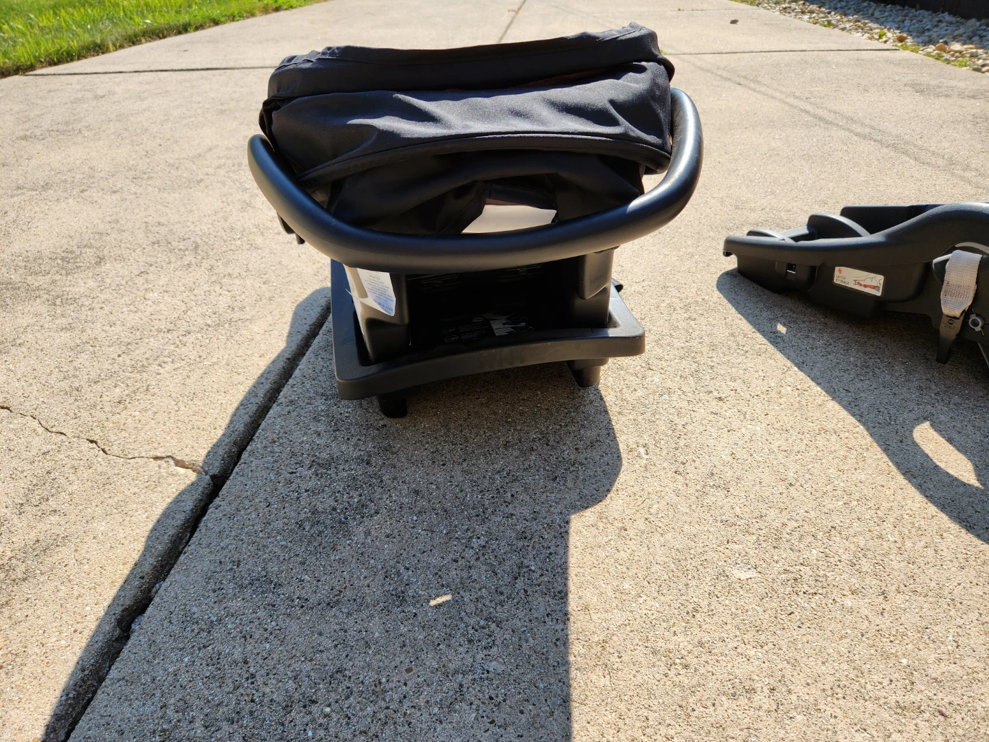 Evenflo Infant Car Seat with 2 Bases - photo 4