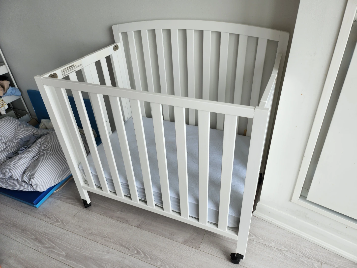 Dylan Folding Portable 3-in-1 Mini Crib (w mattress and covers)
