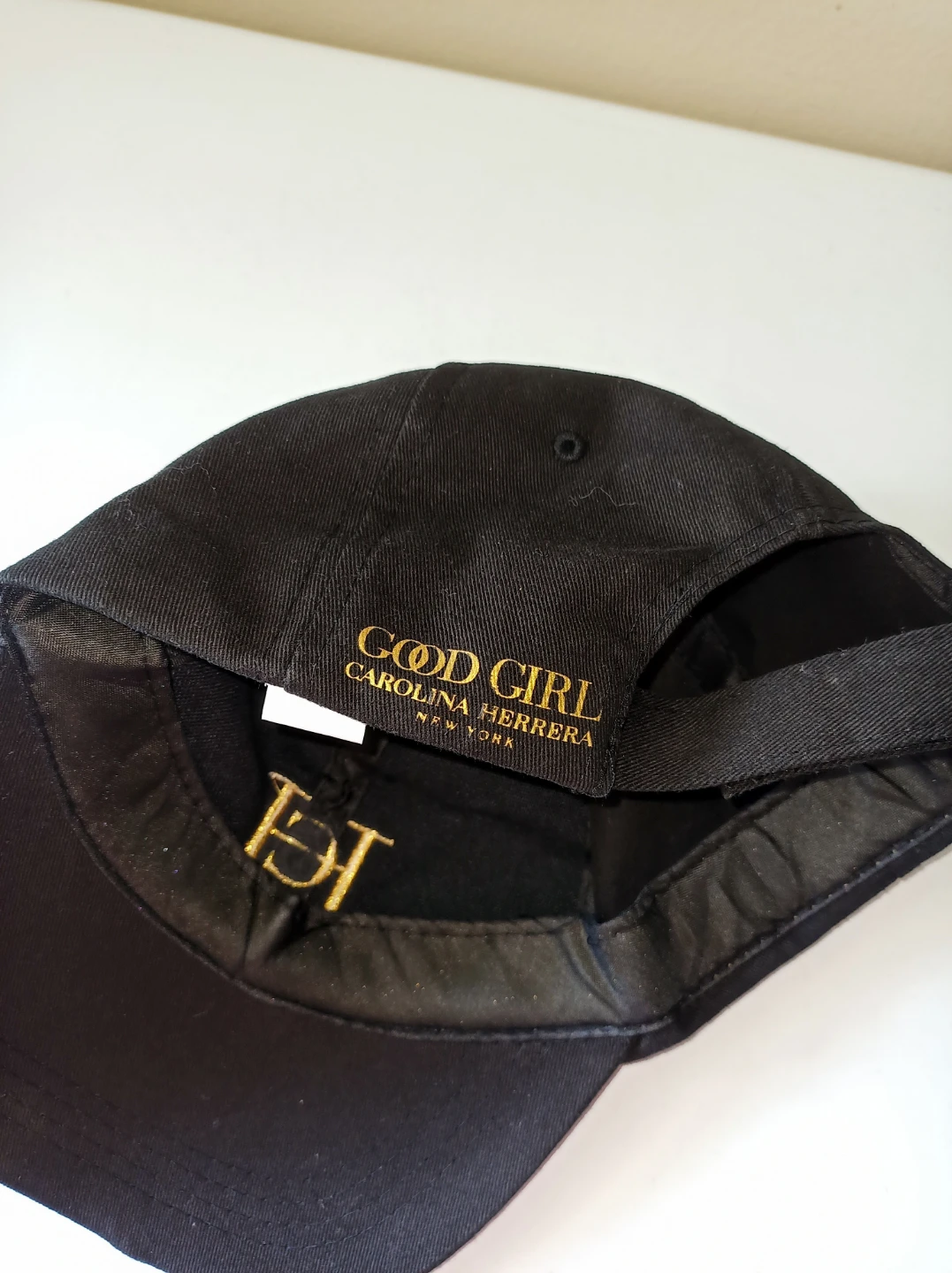 New~GOOD GIRL CAROLINA HERRERA HAT CAP ADJUSTABLE - photo 2