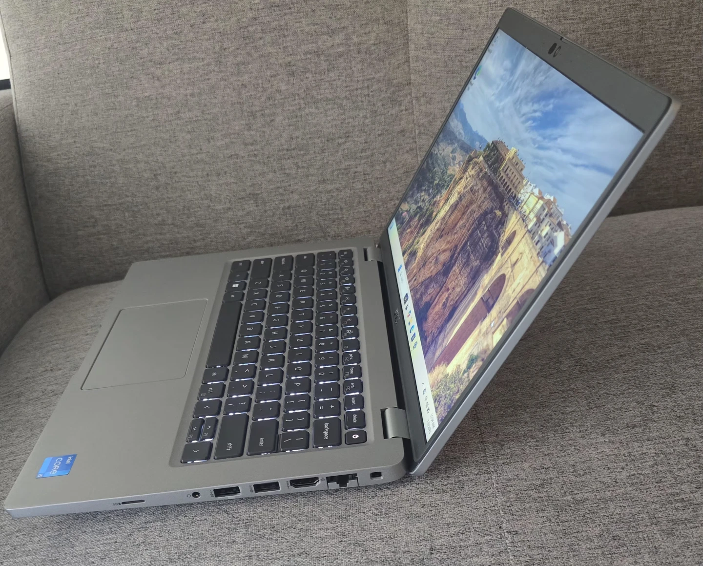 Dell Latitude 5420 with 14" touchscreen 16Gb Ram 256Gb SSD Win11