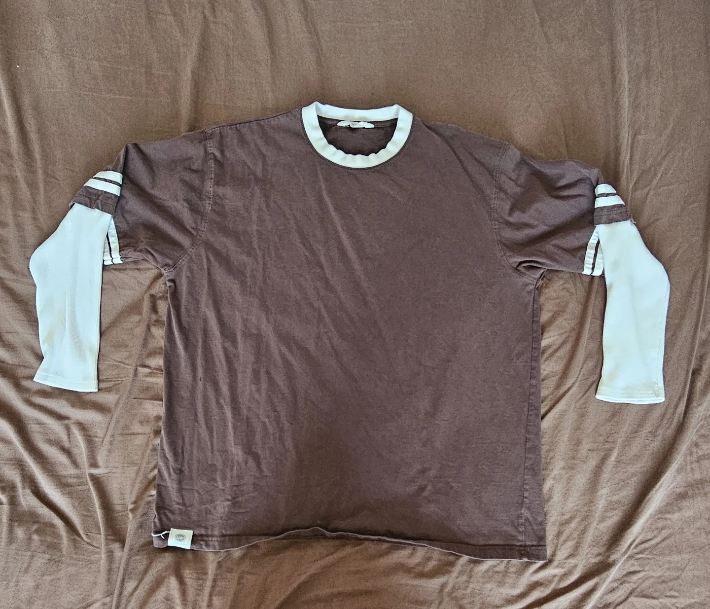 Brown long-sleeve t-shirt with white sleeves