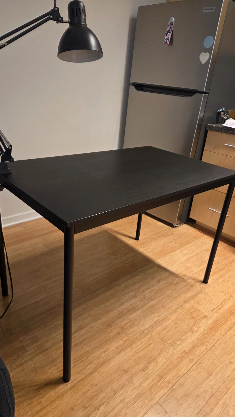 Black Desk