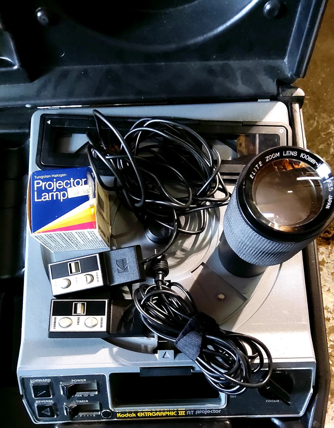 Kodak Ektagraphic III AT Projector / Elite Zoom Lens