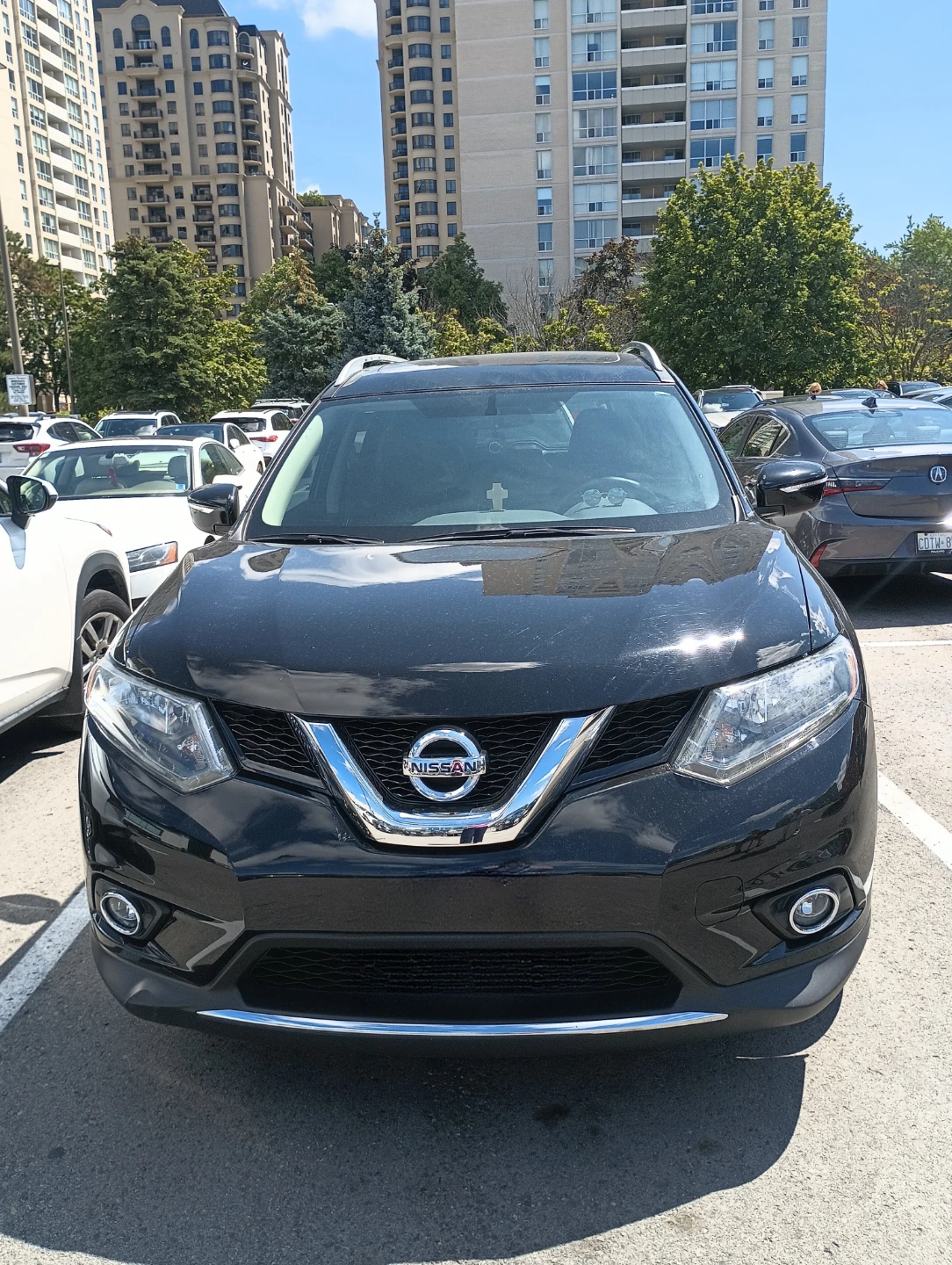 Black Nissan Rogue