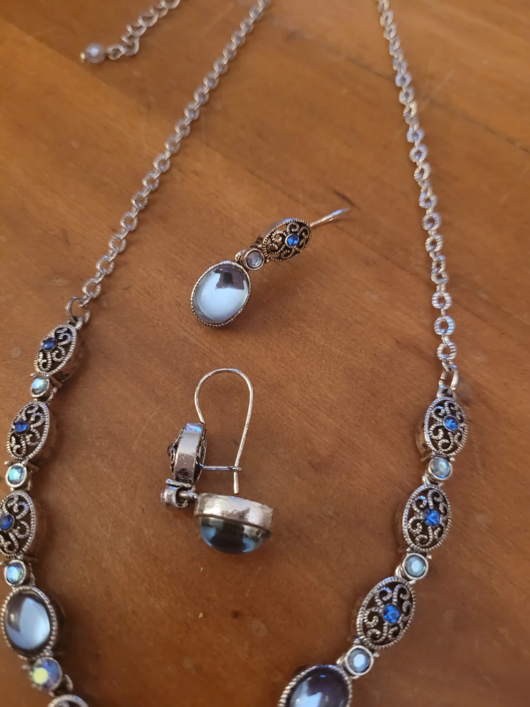 Silver and blue necklace and earrings - photo 2
