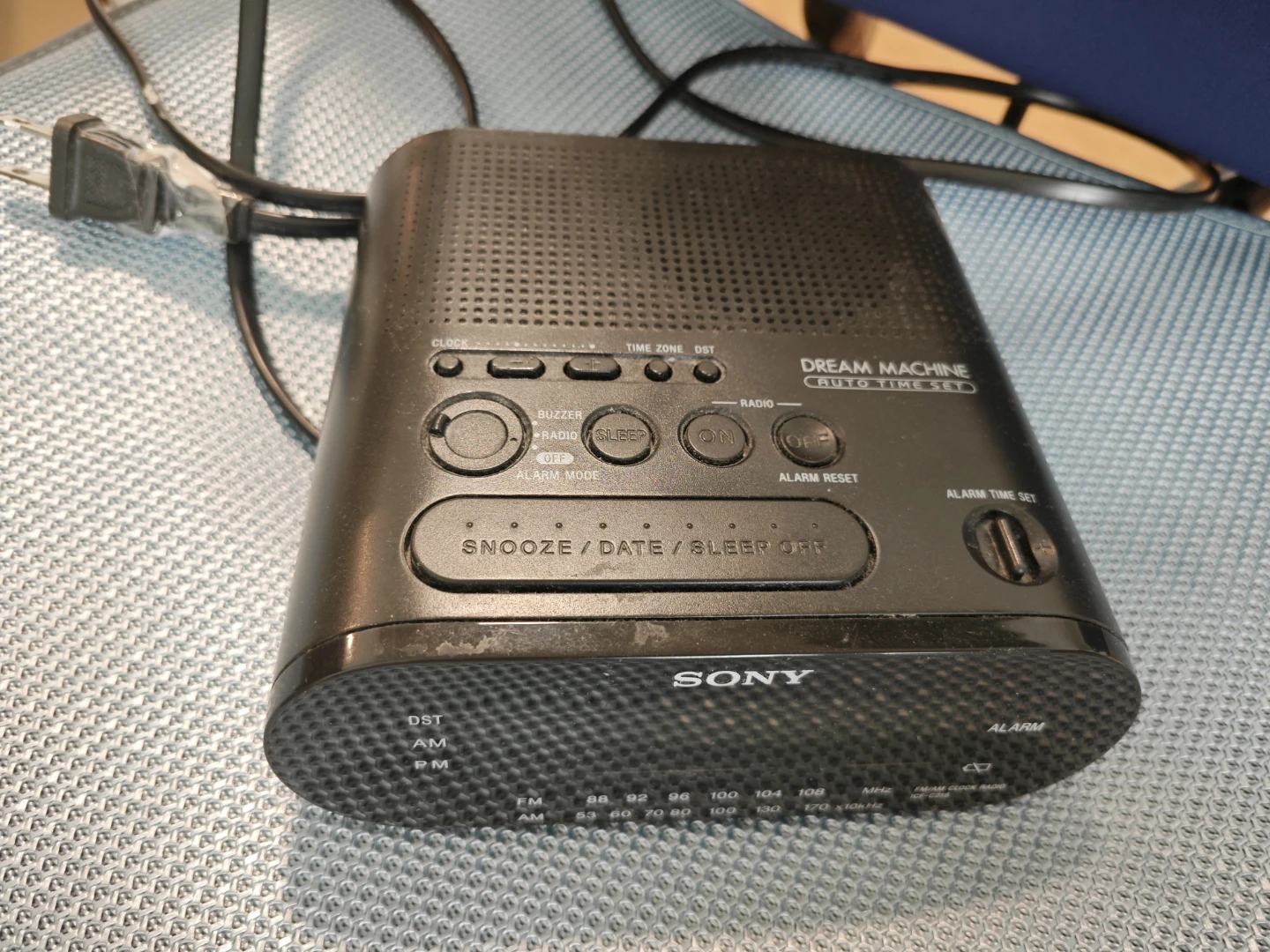 Sony FM/AM Clock Radio - photo 3