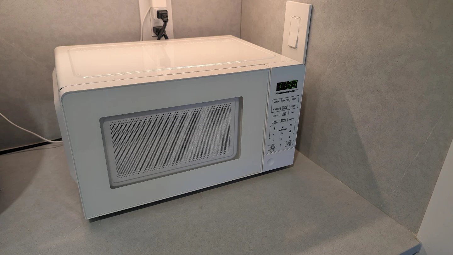 Hamilton Beach 0.7 Cu. ft. 700W Compact Countertop Microwave