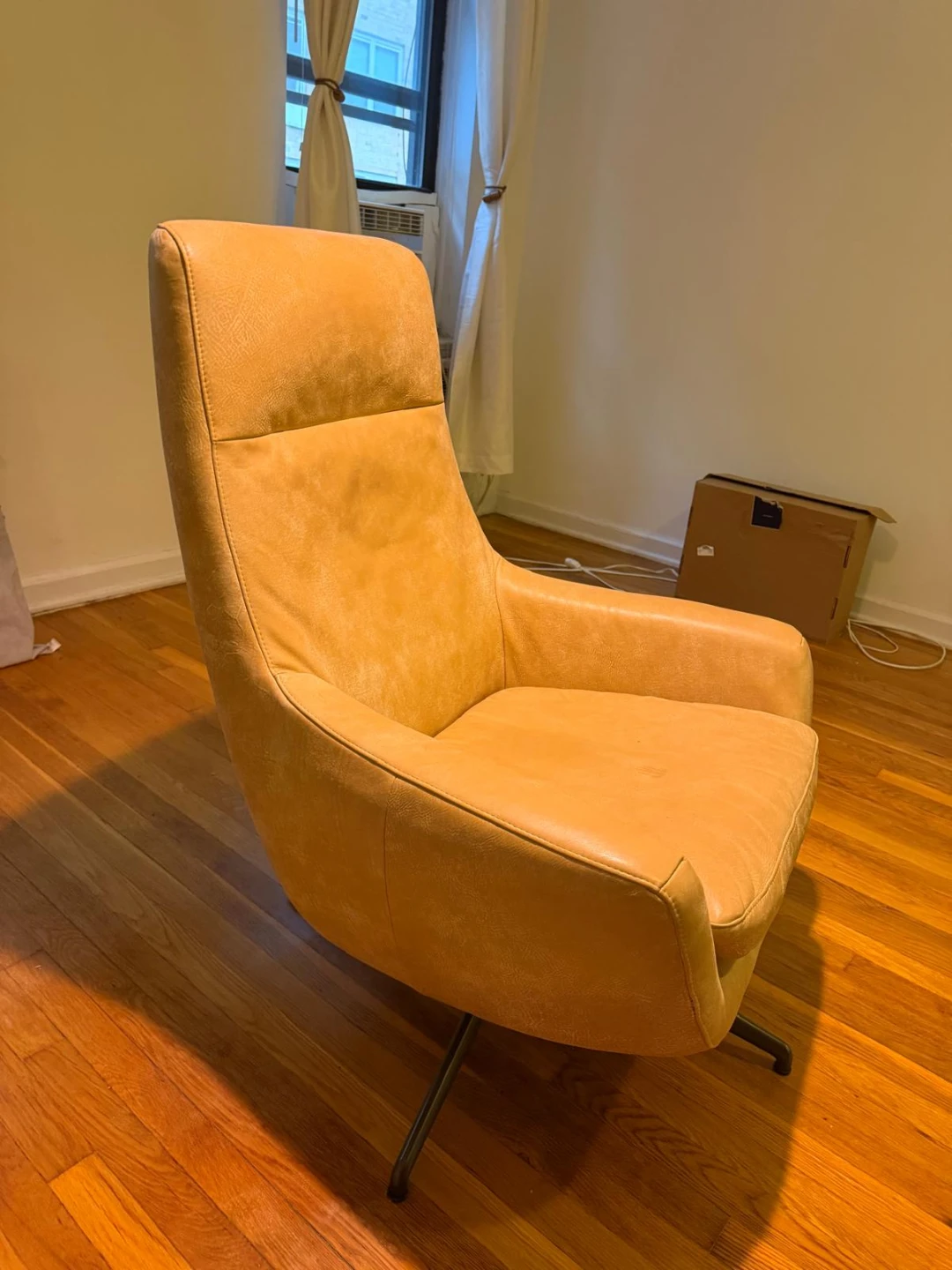 Yellow Swivel Armchair - photo 5