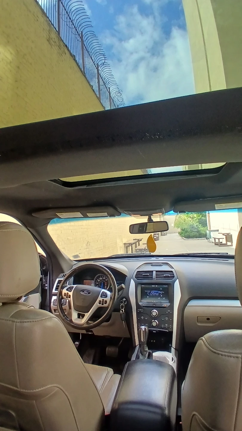 Ford Explorer Owner's Manual Set - photo 3