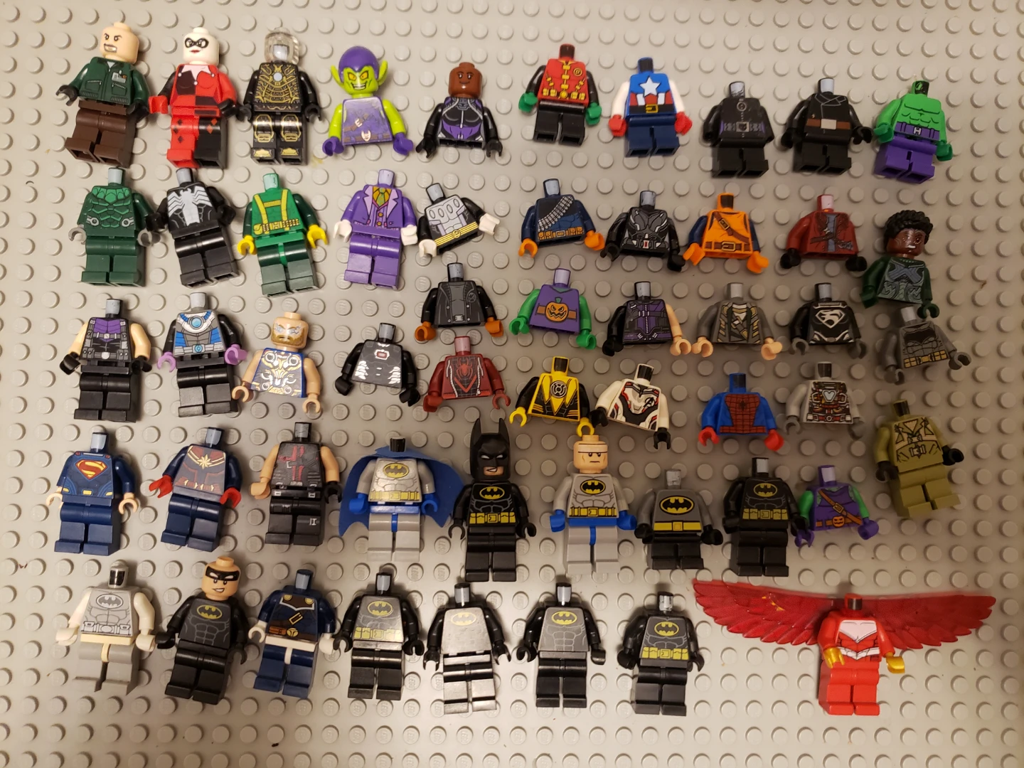 Lego super heros minifigure parts lot pic 1 to 4 - photo 2