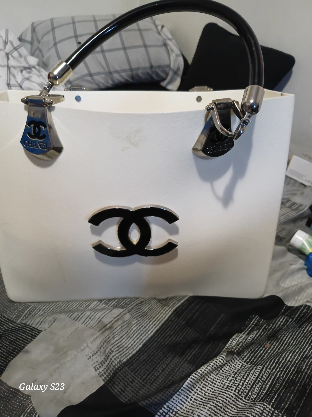 White Chanel tote bag - photo 3